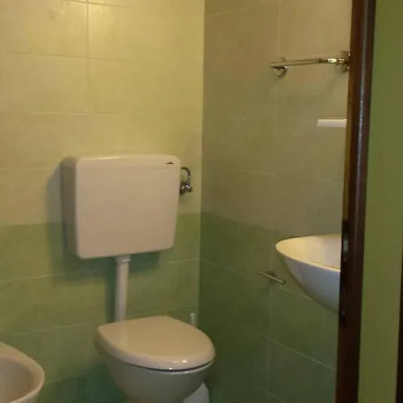Apartment Three-bedroom Flat With Balcony In