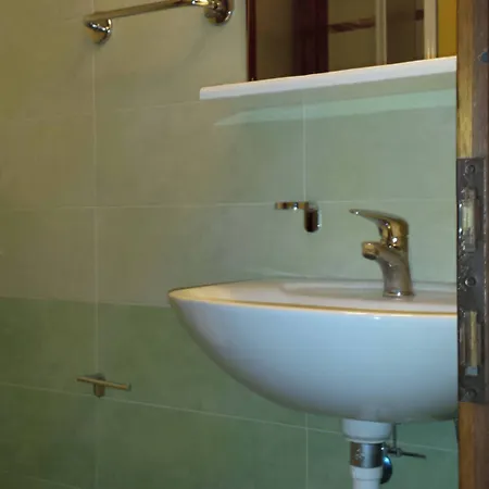 Three-bedroom Flat With Balcony In 비비오네