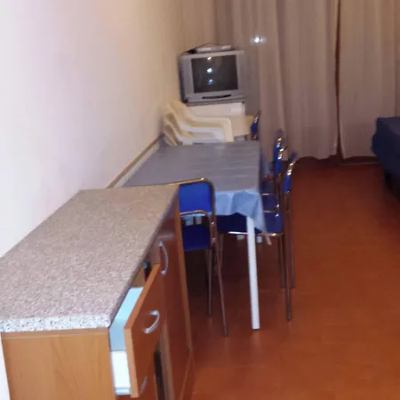 Three-bedroom Flat With Balcony In 비비오네